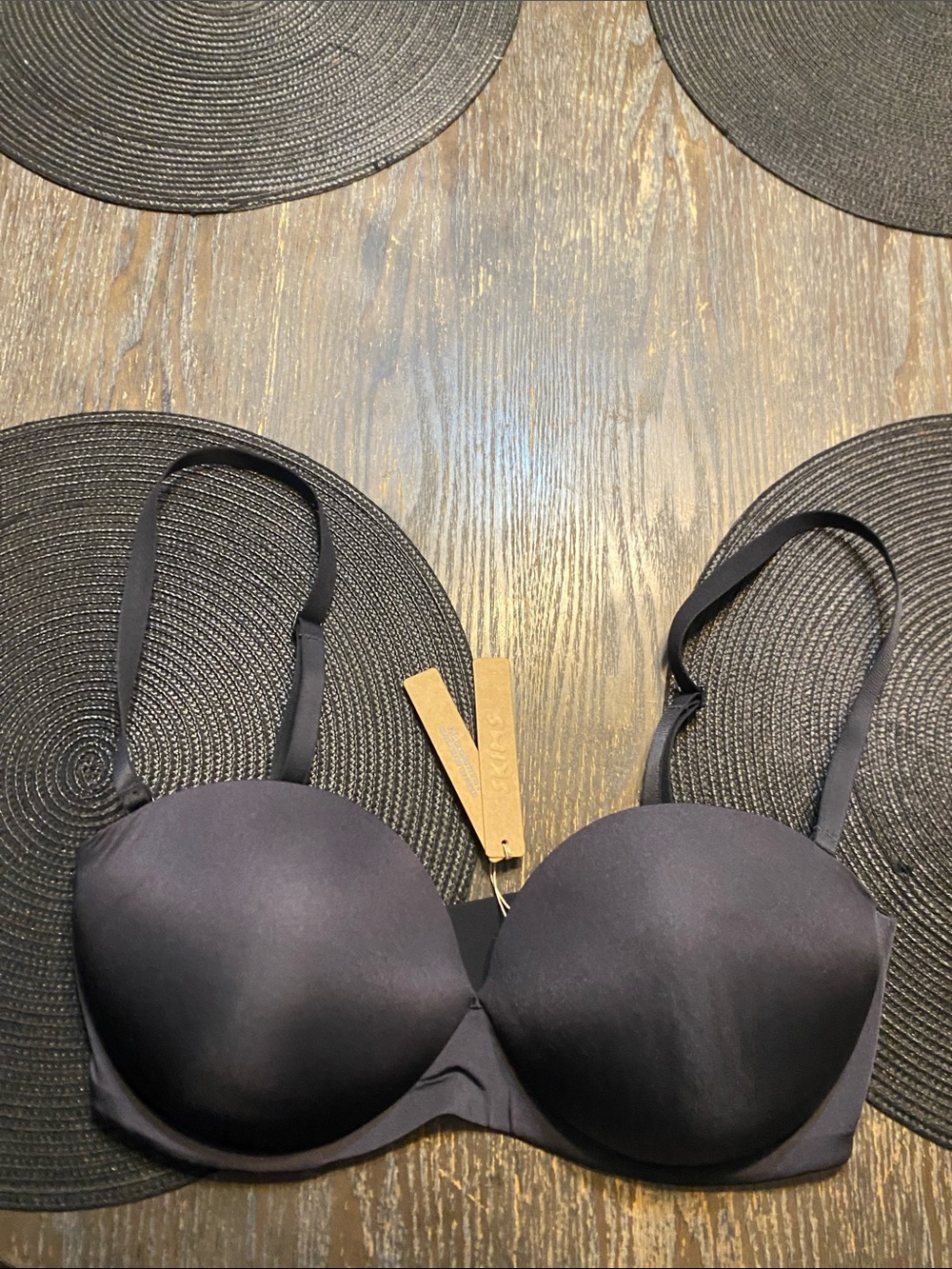 Skims ultimate push up strapless onyx 38C Bra NWT creases in pad